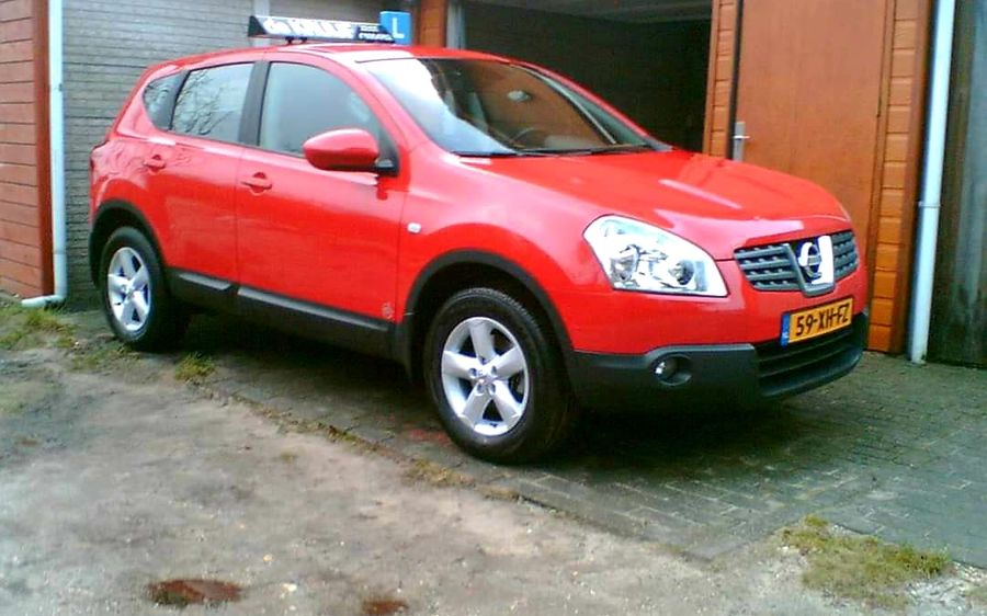 Nissan Qashqai lesauto uit 2007 van Autorijschool De Kruijf